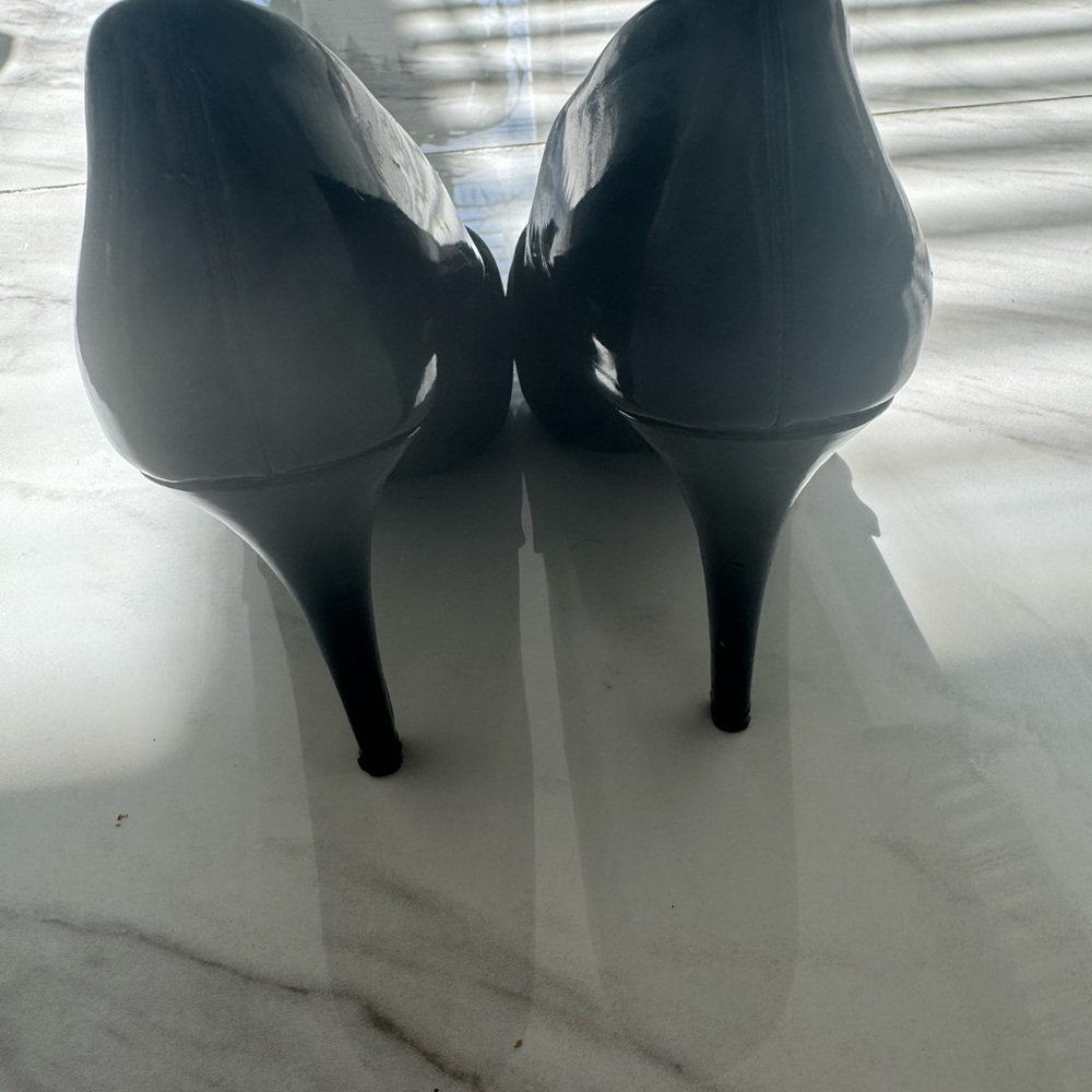 Heels - Picture 3 of 4
